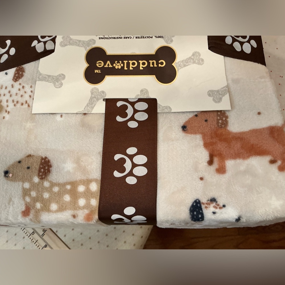 Multi Dachshund throw / blanket 50”x70” colors for all seasons use - Picture 2 of 11